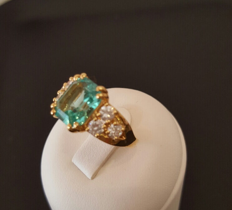 Bague émeraude et diamants taille moderne (Avignon)